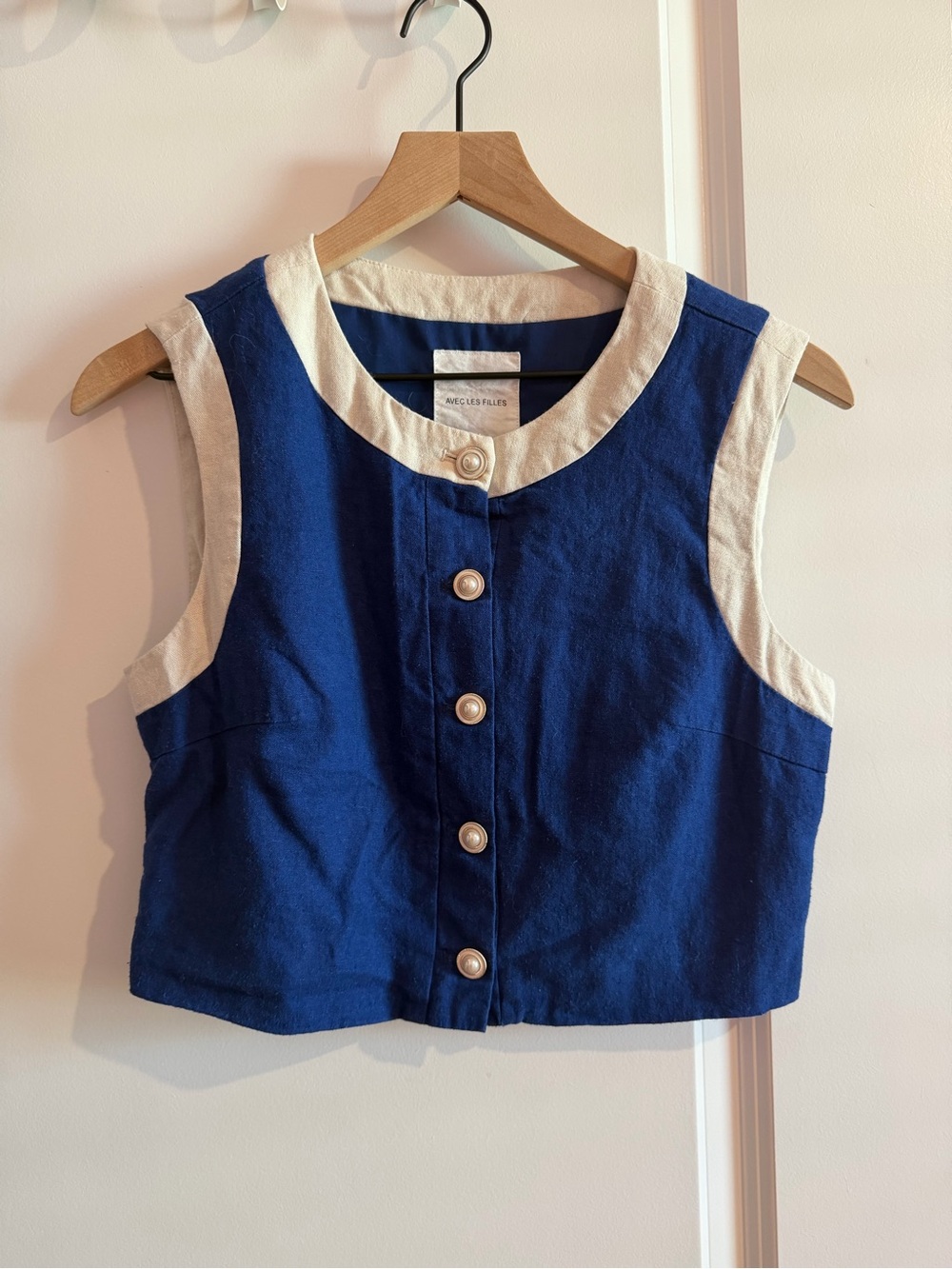Avec Les Filles Navy and Cream Sleeveless Button-Front Crop Top